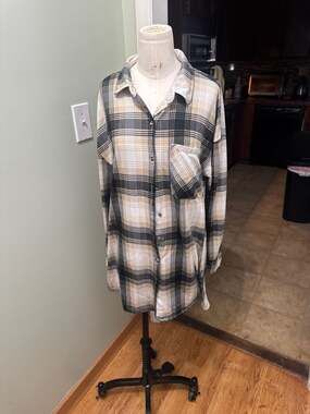 Eden & Olivia Maternity 1X Plaid Flannel Button Down Tunic Shirt